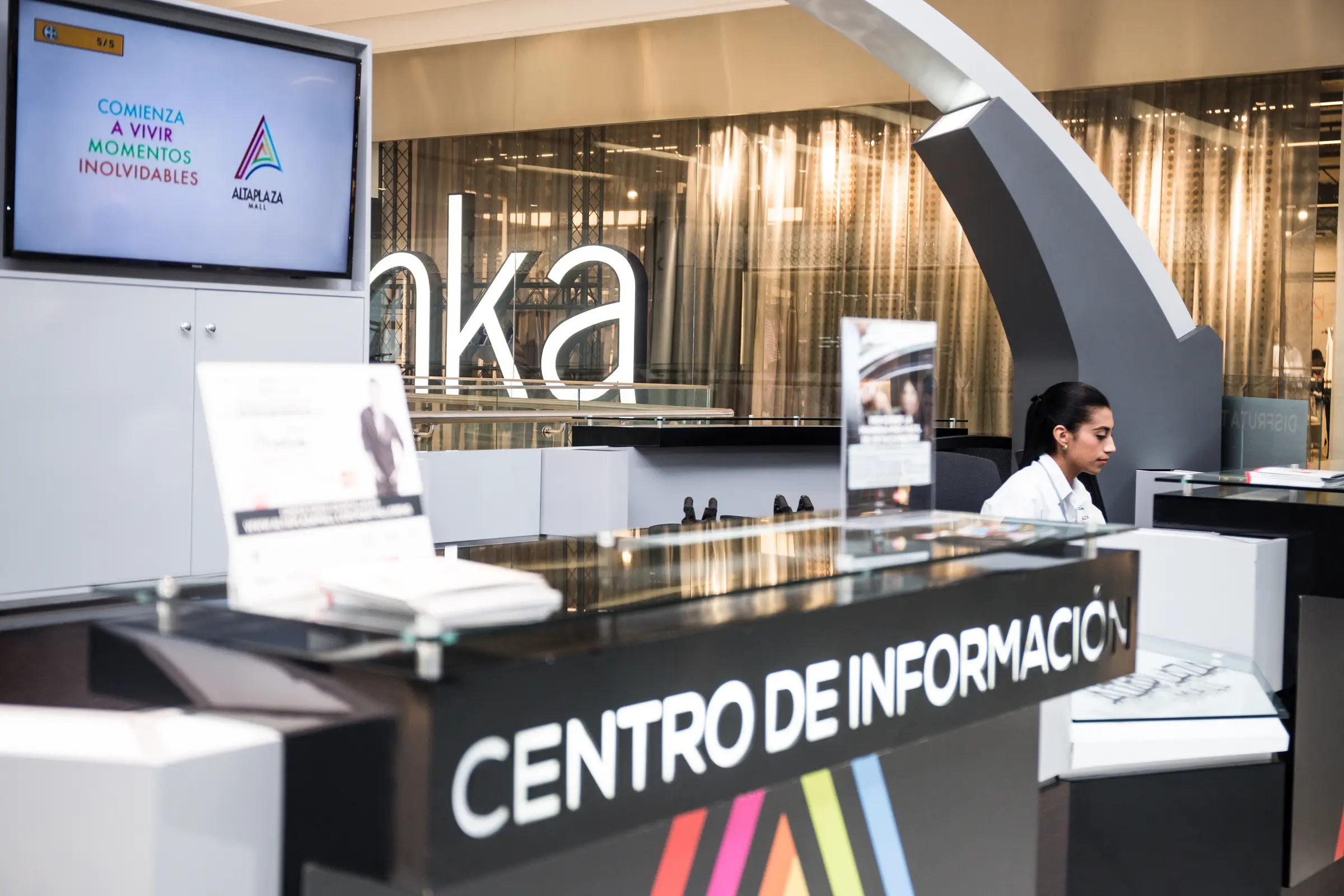 Mostrador del centro de información de AltaPlaza