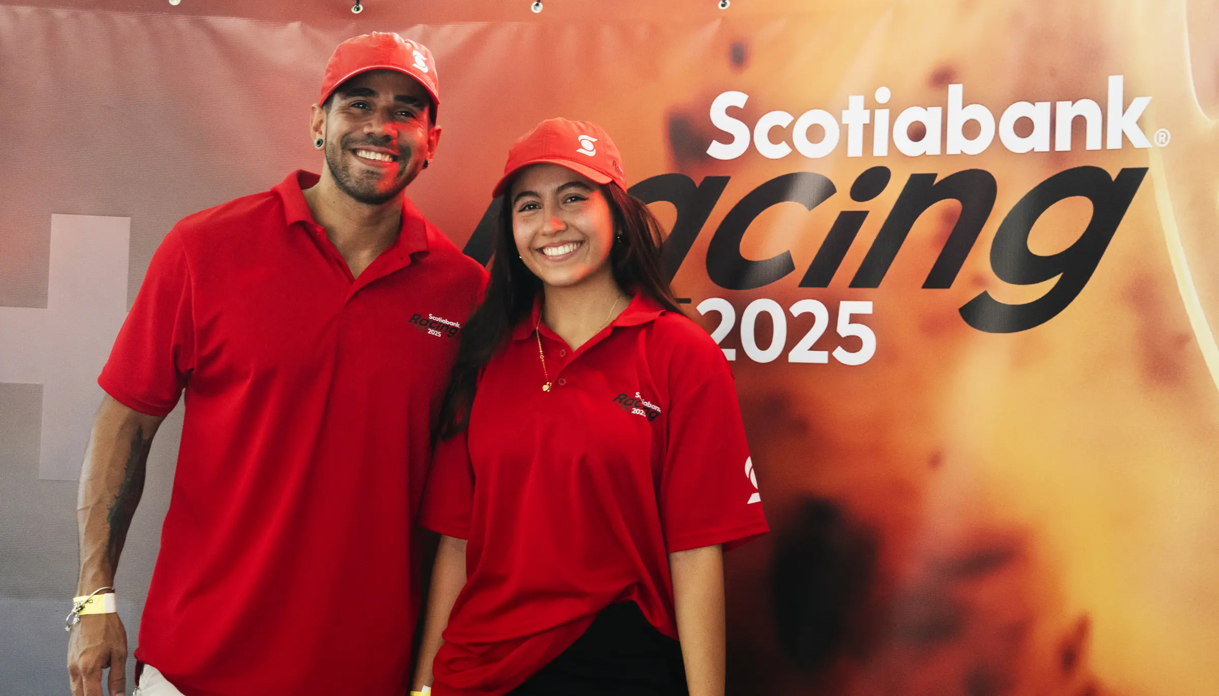 Participantes en el photo opportunity de Scotiabank Racing Fest